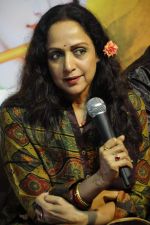 Hema Malini at the launch of Ravindra Jain_s devotional album by Venus Worldwide Entertainment Pvt. Ltd on 3rd Aug 2012 (2).JPG